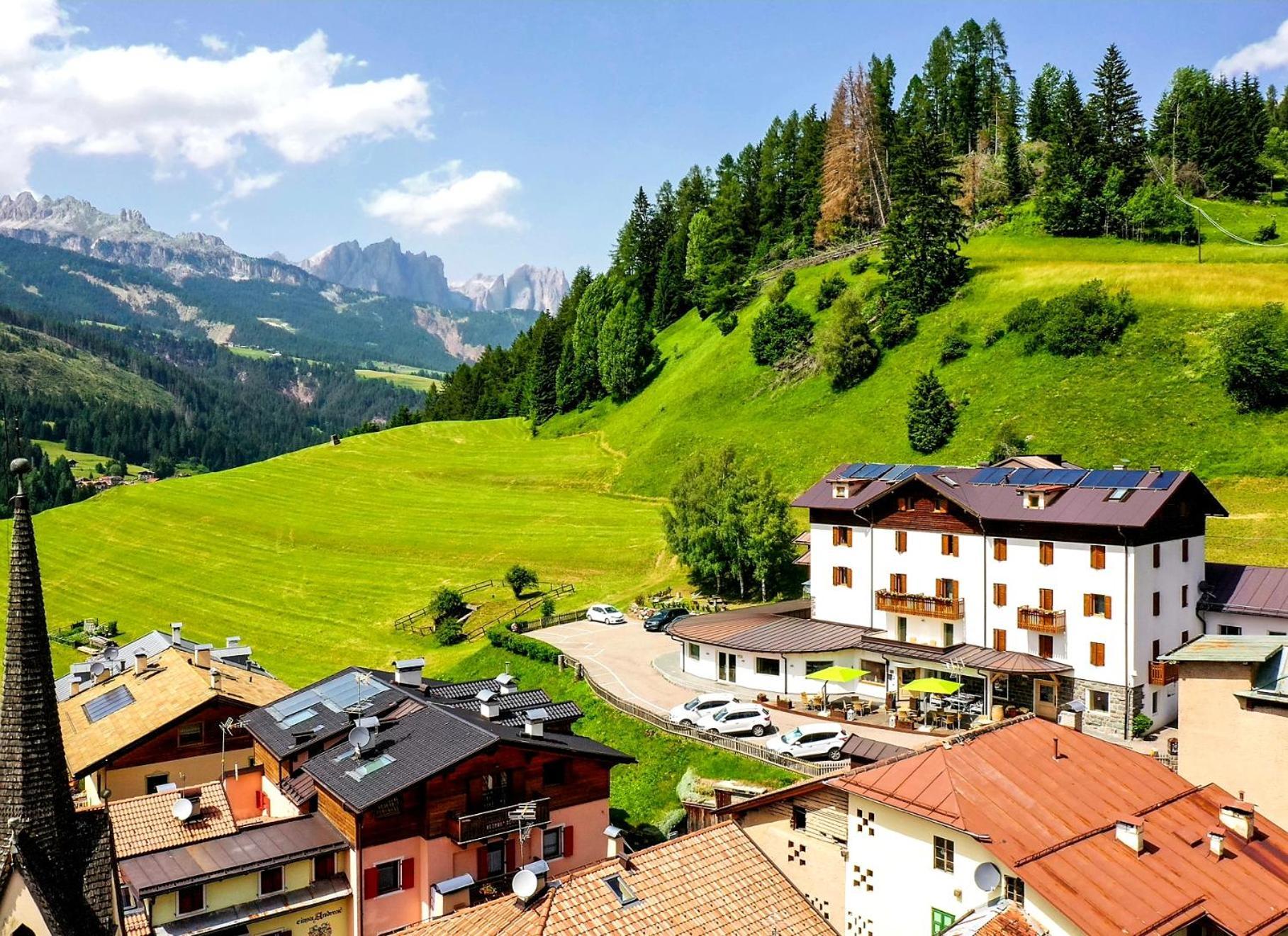 Ciasa Alpina Relax Hotel Moena Bagian luar foto